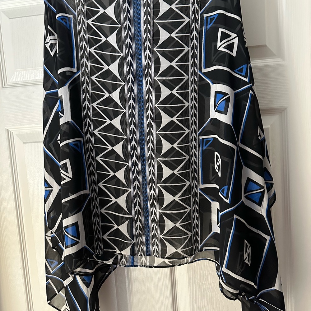 Vince Camuto Black and Blue Patterned Top